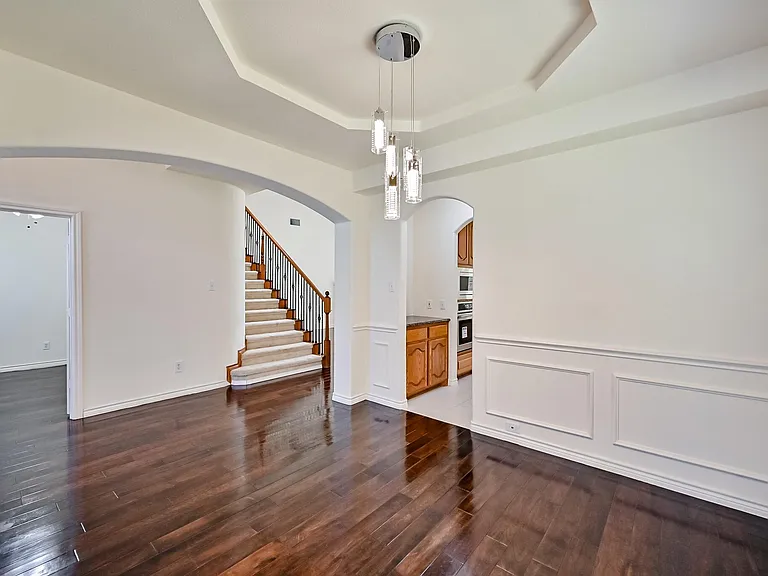 2716 Eastland Dr — Photo 4