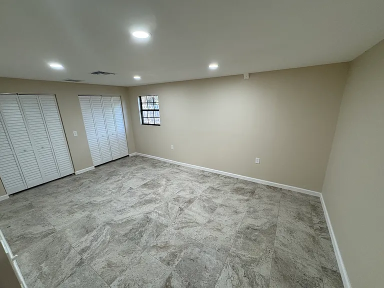 10715 N Dixon Ave — Photo 3