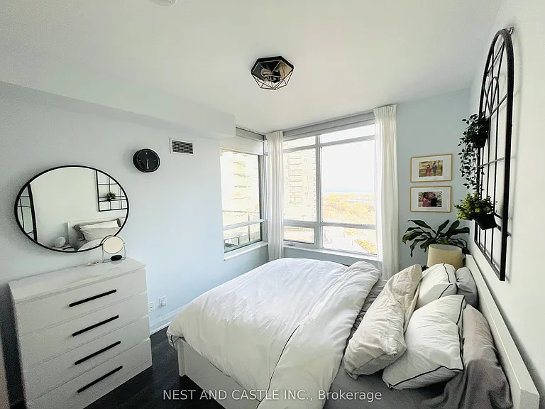 36 Park Lawn Rd #902 — Photo 7