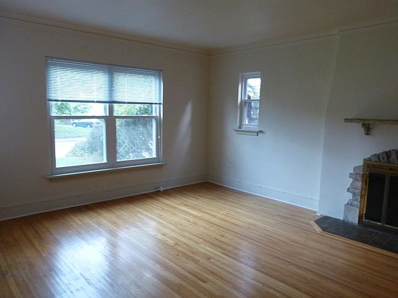 3rd image of 2528 W Moss Ave
