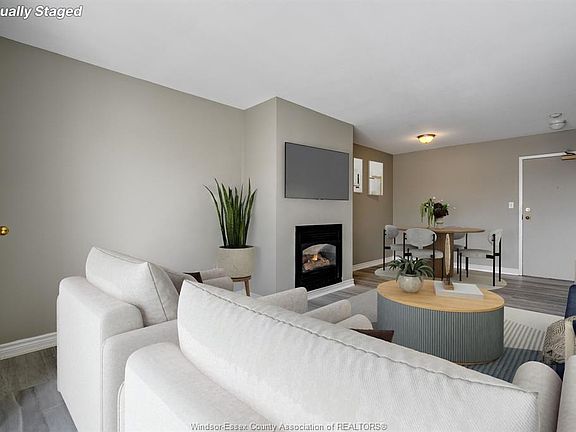 3rd image of 44 Robson Rd #303