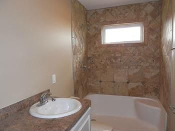 Master bath includes ceramic tile decor