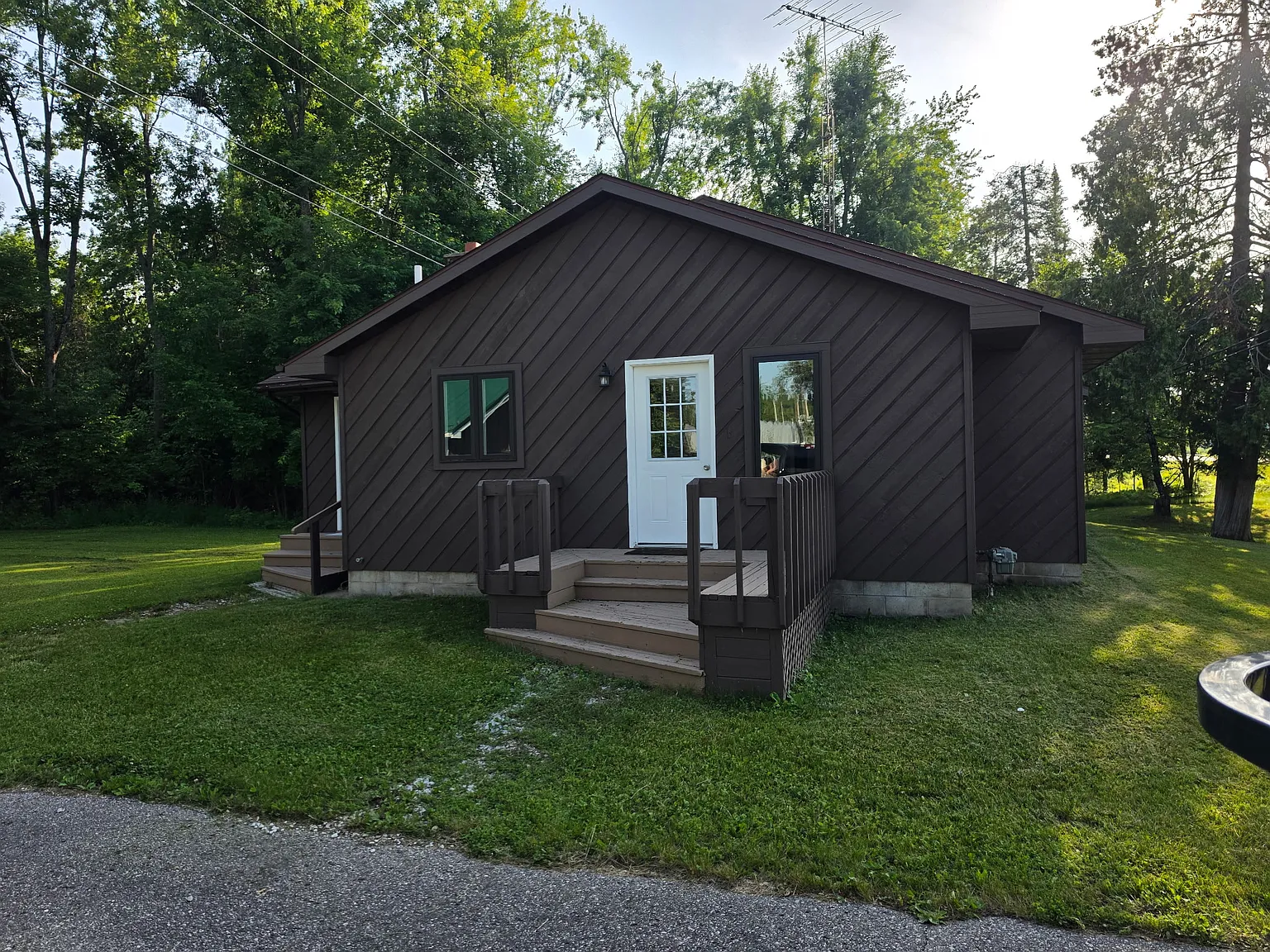 3 bed, 1.5 bath, 1500 sqft, $1,400 — Photo 2