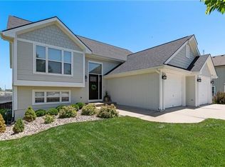 908 Rosewood Dr, Cameron, MO 64429