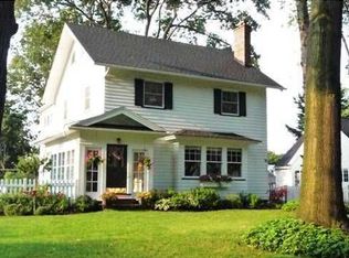 90 Hermitage Rd, Rochester, NY 14617