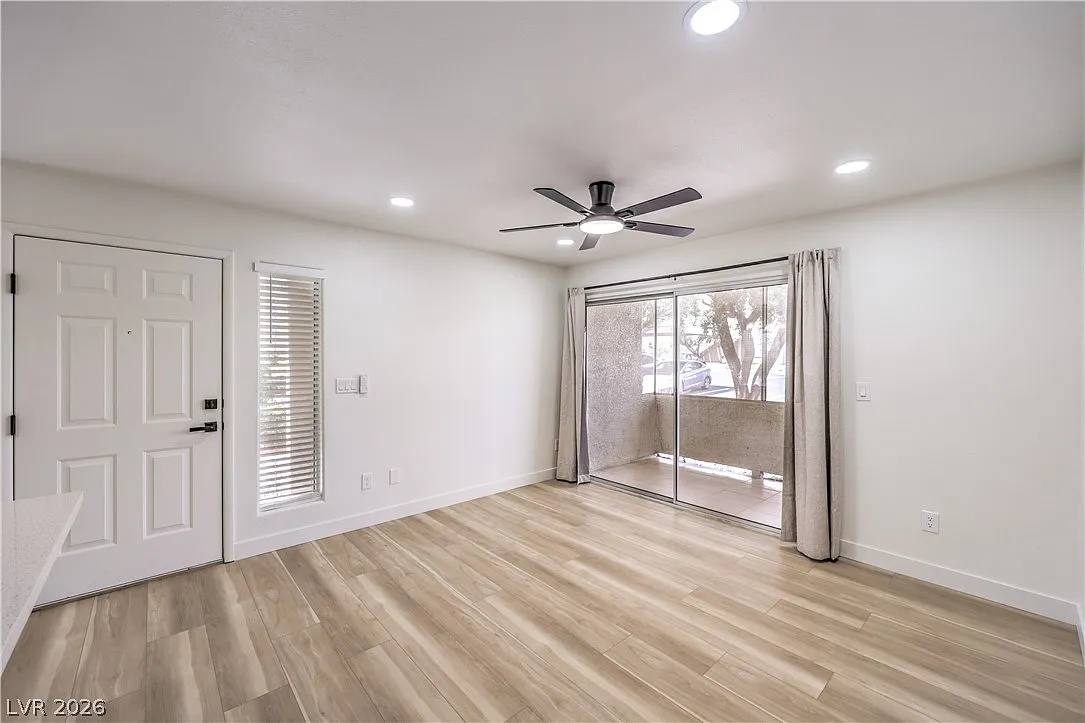 2 bed, 2.0 bath, 1005 sqft, $1,550 — Photo 4