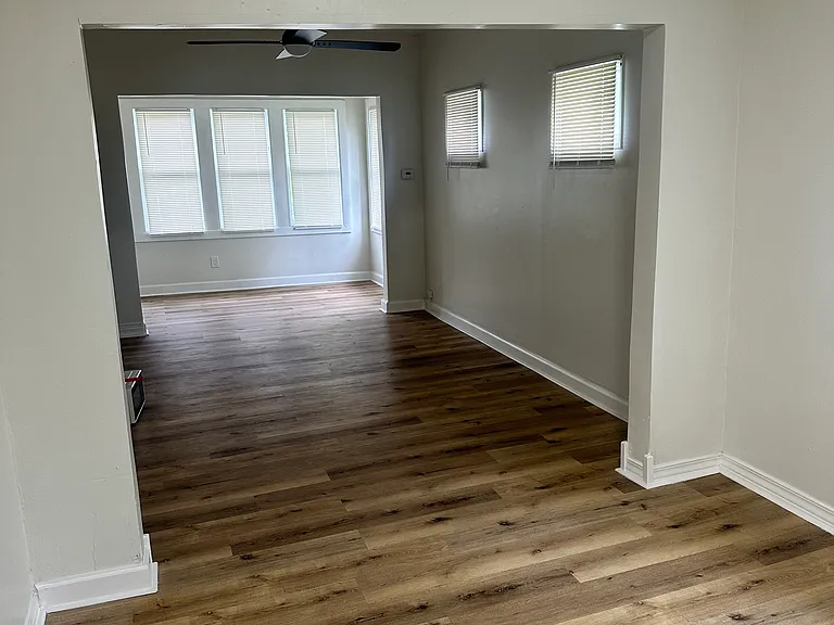 2546 W Medford Ave — Photo 7