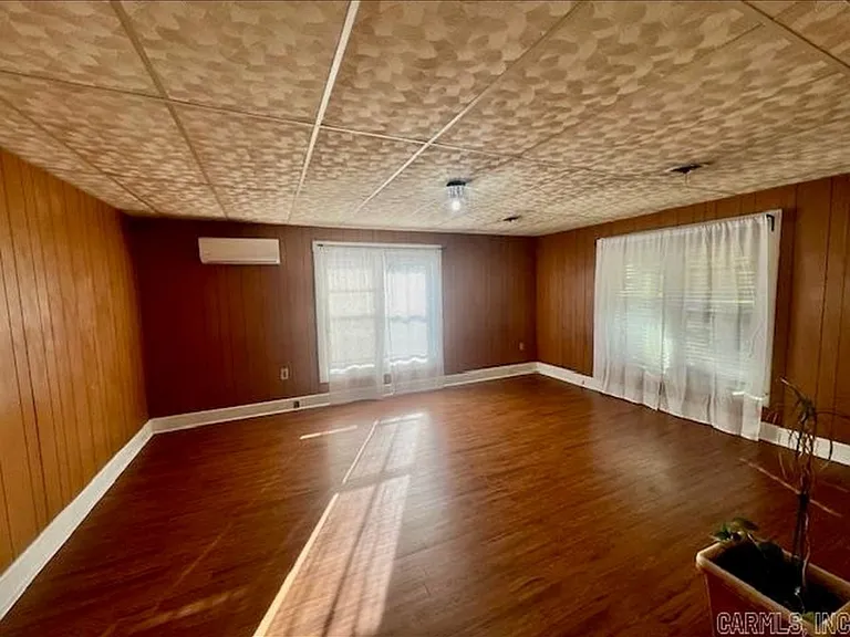 608 N Main St — Photo 13