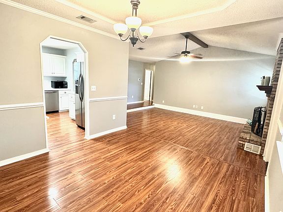 4th image of 520 Linden Ave
