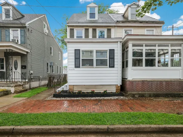 710 Pine St, Bristol, PA 19007