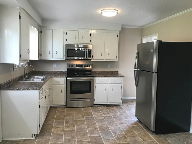808 Bedford Dr — Photo 6