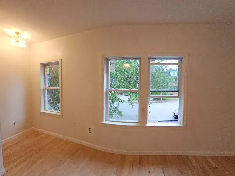 89 4th Ave #B — Photo 4