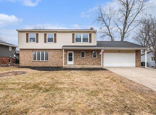 323 Chicago Rd, Oswego, IL 60543