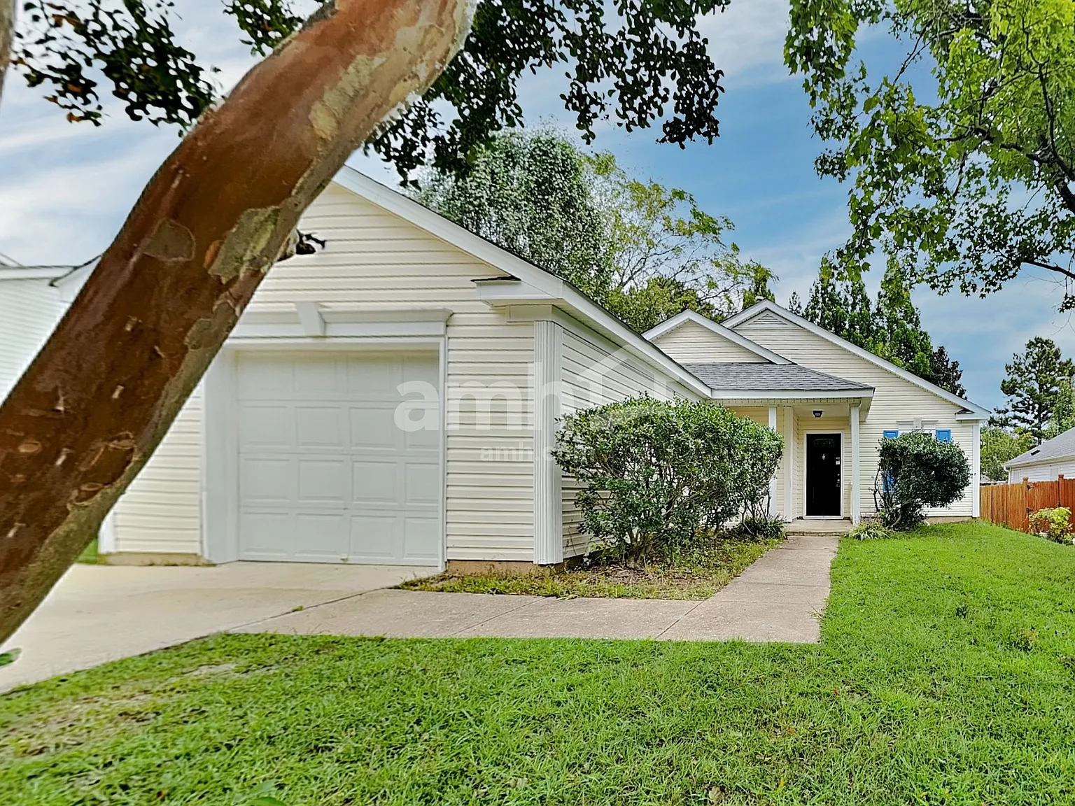 3 bed, 2.0 bath, 1237 sqft, $1,805 — Photo 1