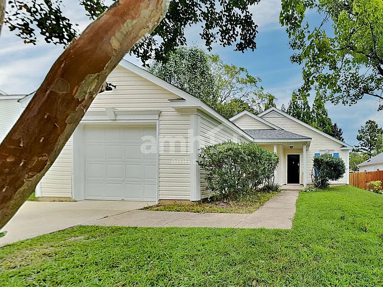 4705 Silverdene St — Photo 1