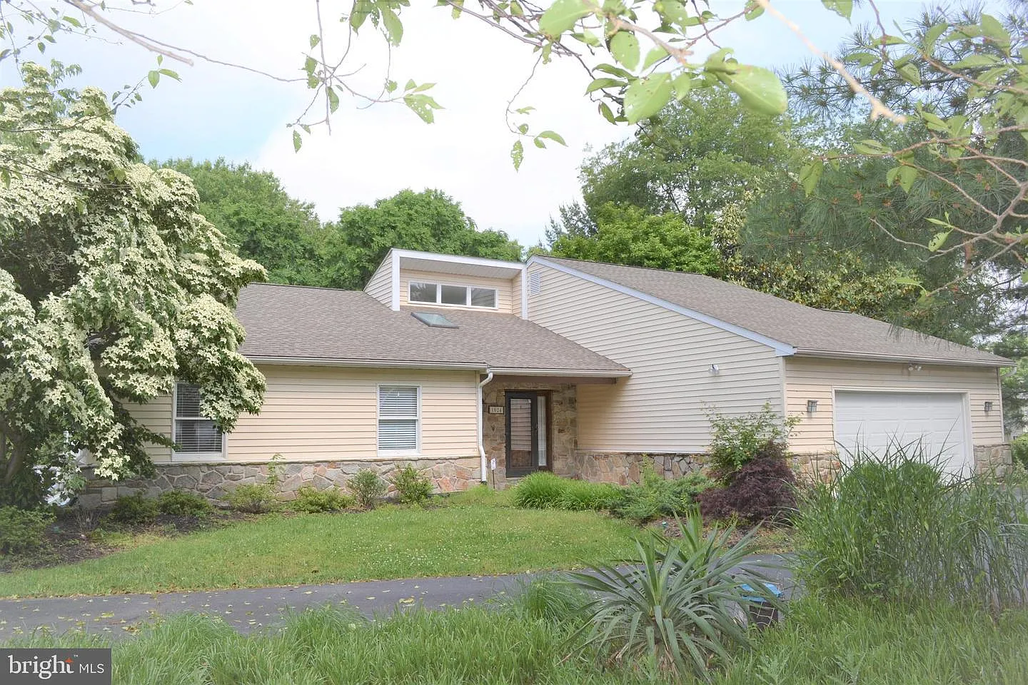 1024 E Wheel Rd photo 1