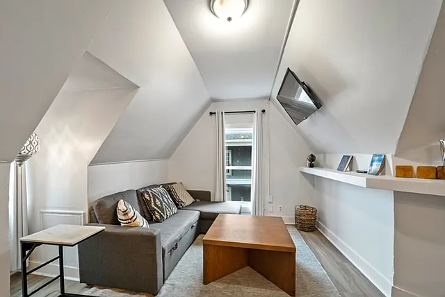4003 Devine St #3 — Photo 8