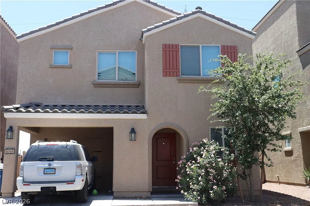 3 bed, 2.5 bath, 1296 sqft, $1,900 — Photo 3