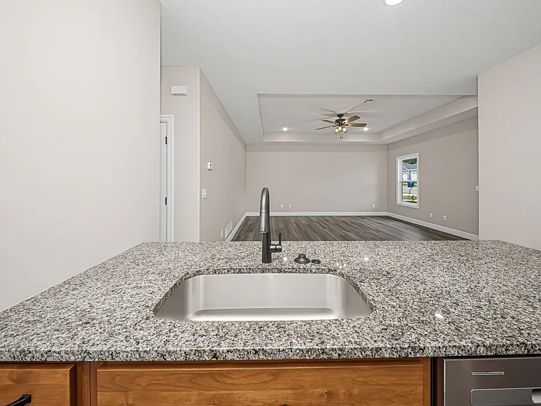 1704 Kenneth Dr — Photo 12