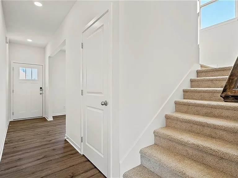 1621 Maci St — Photo 2