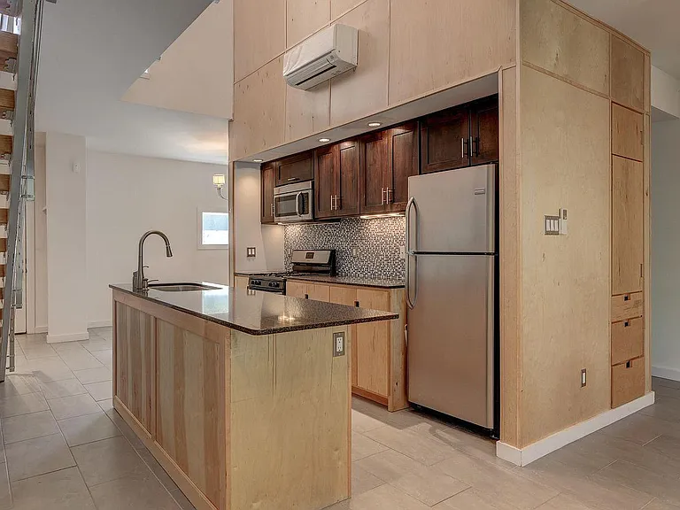 1613 W University Ave — Photo 1