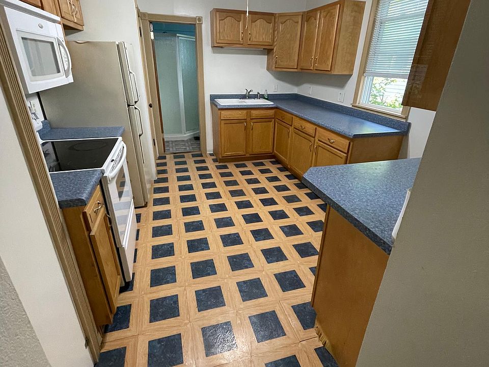 2nd image of 309 6th Ave #C