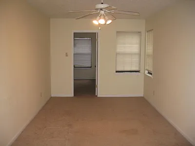 Private Garage 2/1.5 All Electric — Photo 3