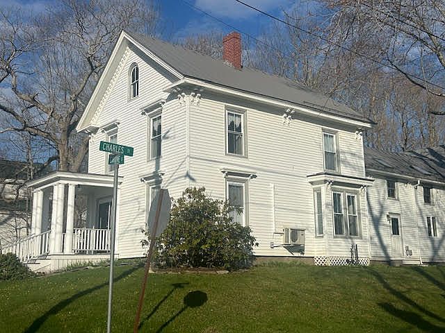 Listing photo 2
