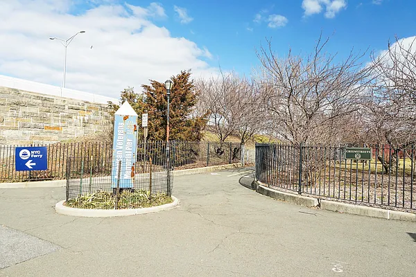 Sold by Daniel Gale Sotheby's International Realty | media 36
