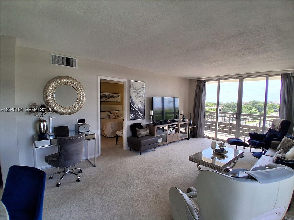 1st image of 555 NW 4th Ave #4250