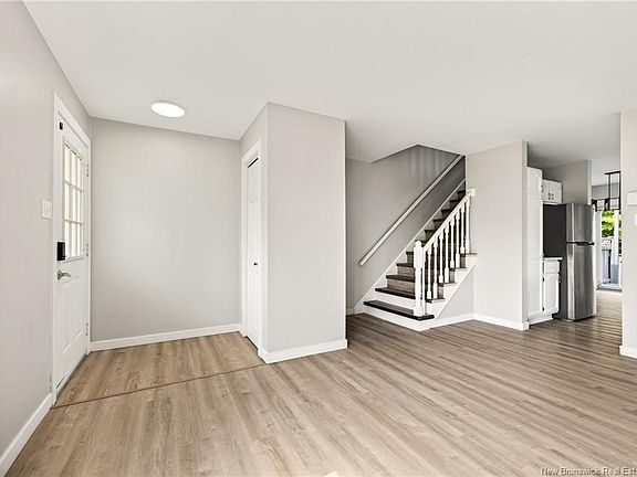 3rd image of 114 Palisade Dr