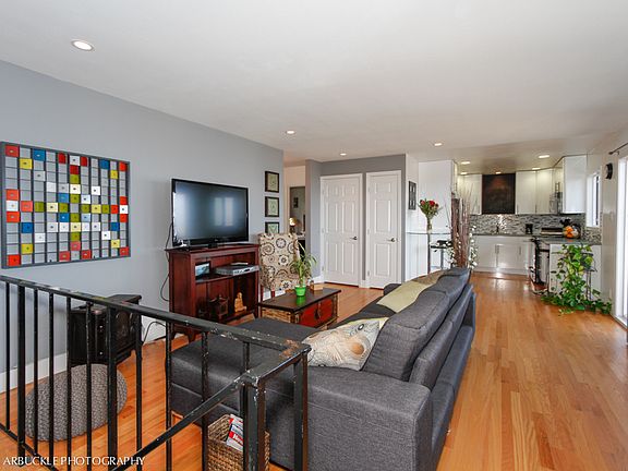 4th image of 20 Parkridge Dr APT 11