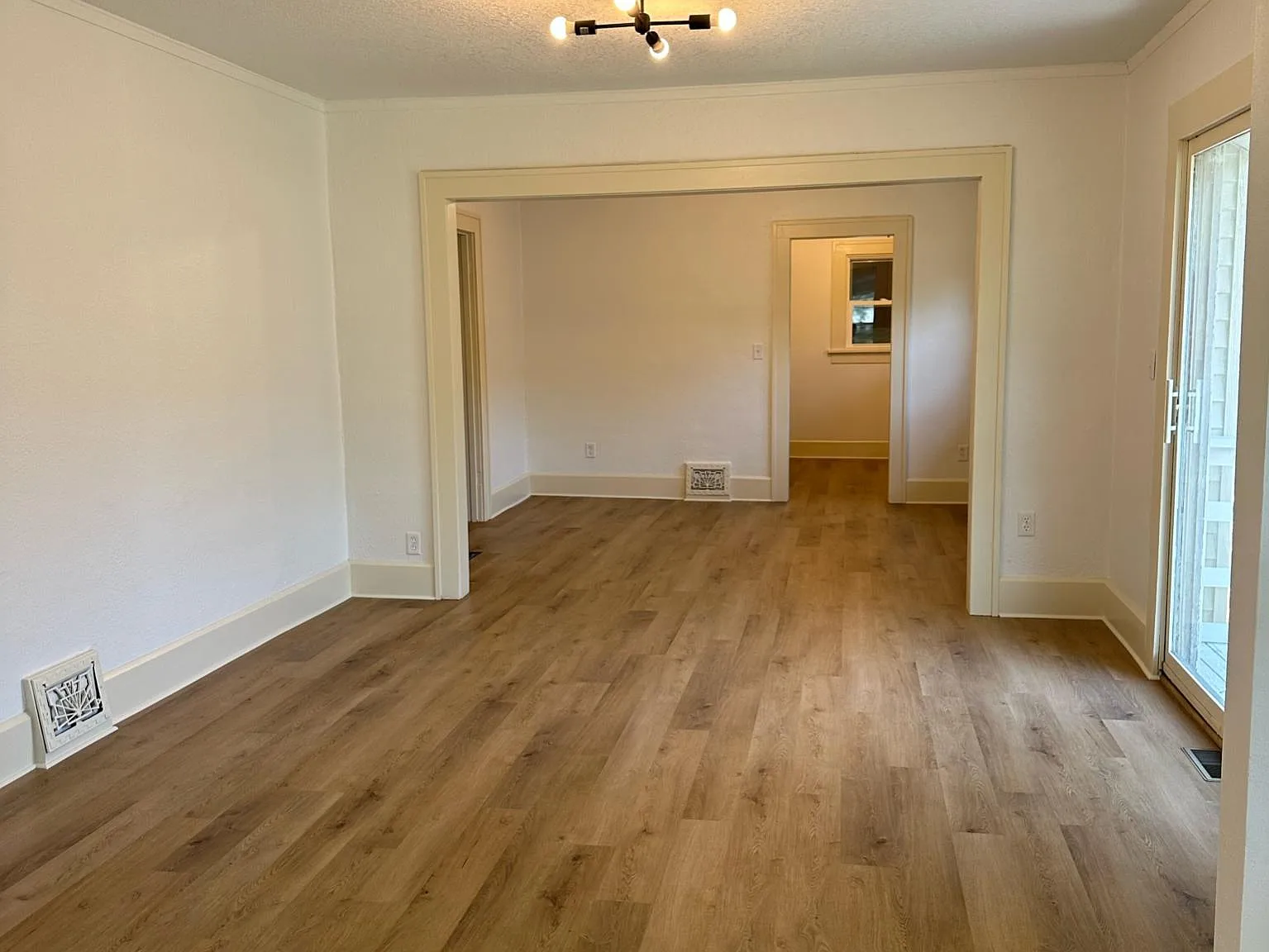 2 bed, 900 sqft, $1,550 — Photo 2