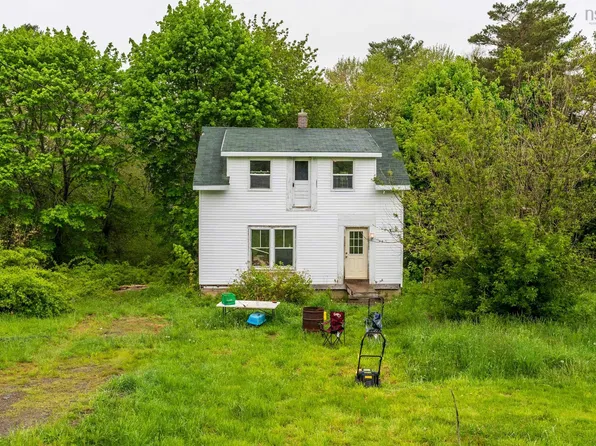 9596 Highway 8, Caledonia, NS B0T 1B0