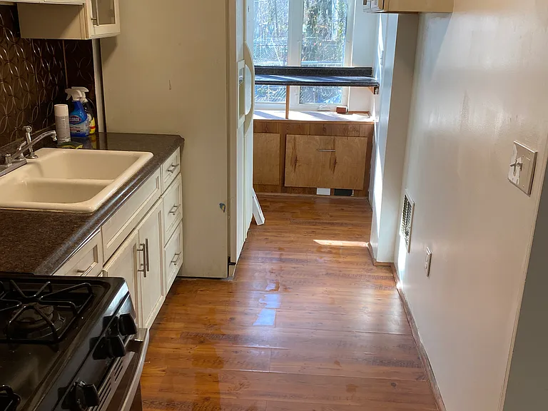 1008 Terrill St — Photo 10