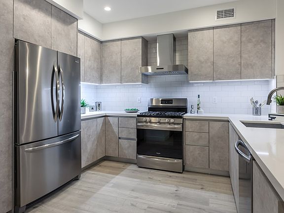 4th image of 905 Wilcox Ave #Penthouse 3