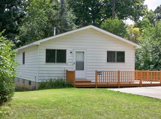 4049 Hazelett Dr, Waterford, MI 48328