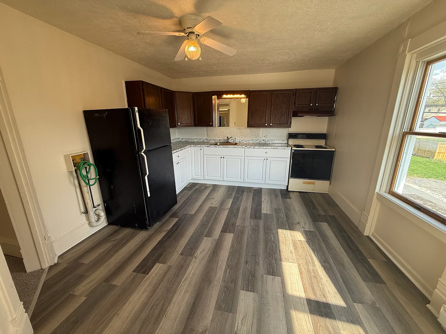 3 bed, $2,100 — Photo 1