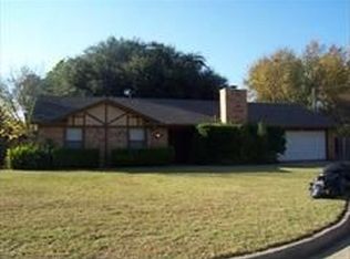 2804 Bonneville Dr, Arlington, TX 76016
