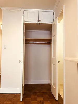 Rented by Metropolis Real Estate of Manhattan | media 22