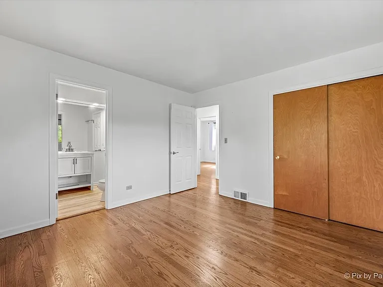 116 S Deerpath Rd — Photo 15