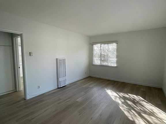 4th image of 1375 N Los Robles Ave APT E