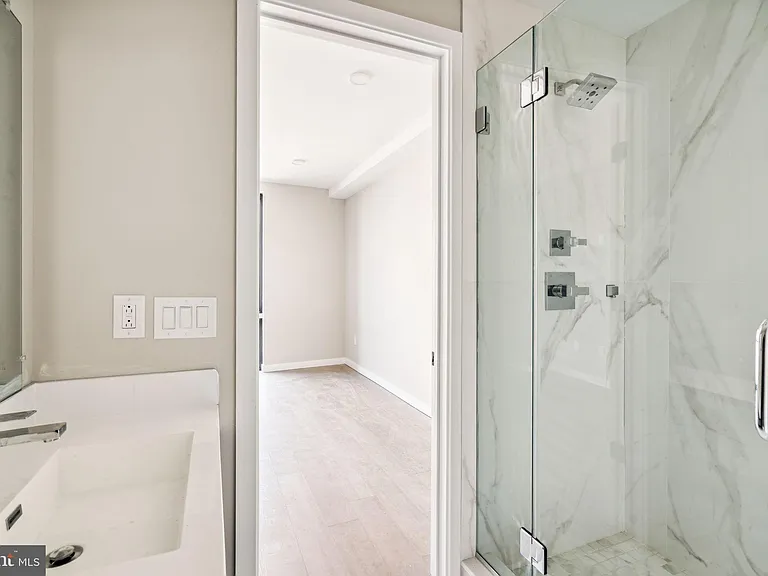 1648 Ridge Ave #401 — Photo 21