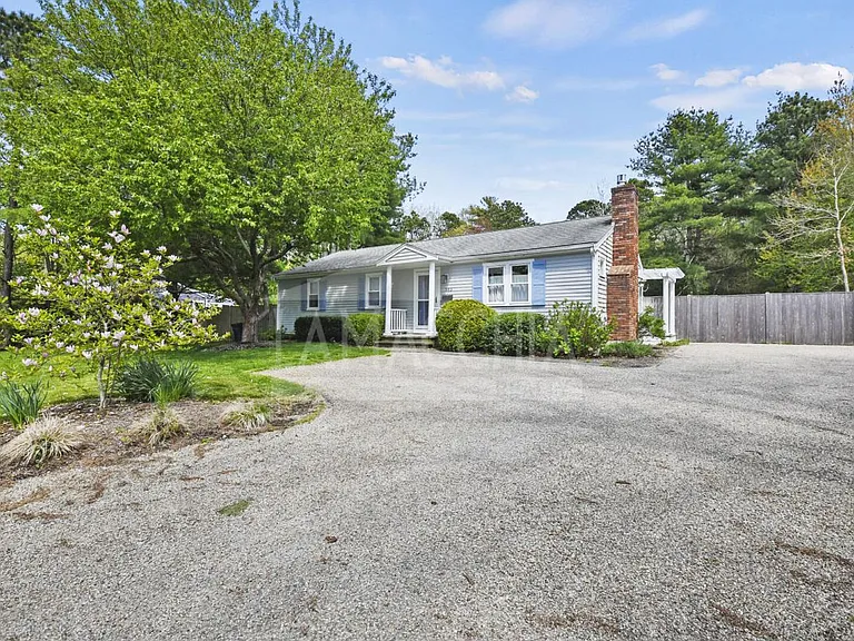 583 N Falmouth Hwy — Photo 2