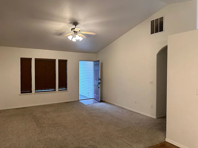 571 Cedarbrook Dr — Photo 2