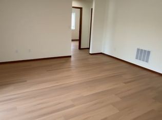 1204 Middle Rd #E, Dixon, IL 61021