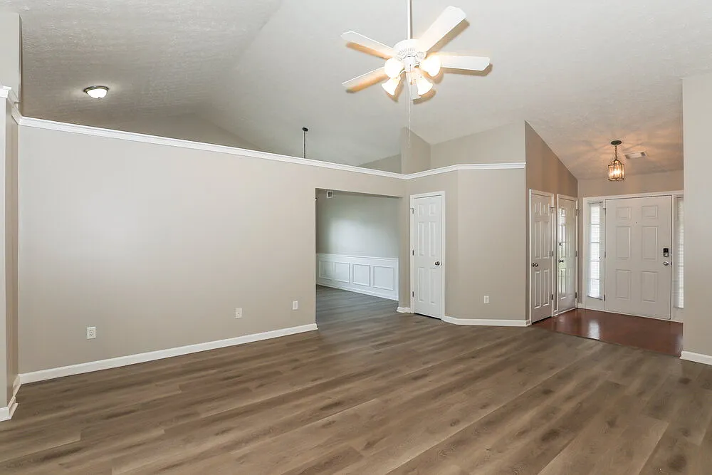 3 bed, 2.0 bath, 2120 sqft, $2,185 — Photo 4