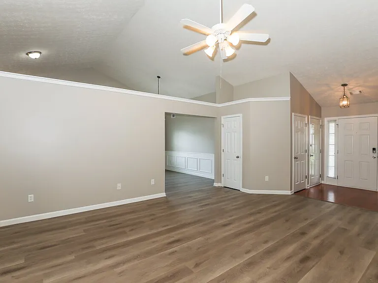 1101 Marsh Ct — Photo 4
