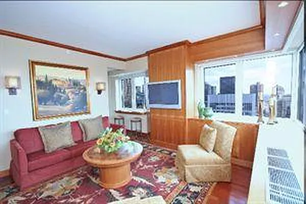 Rented by Domus Realty | media 12