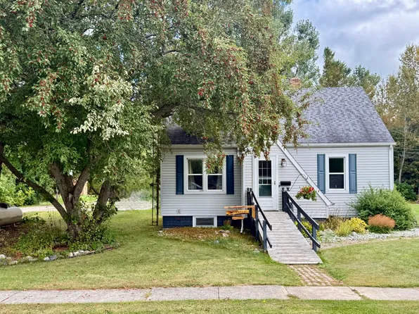 121 S Dewey St, Pickford, MI 49774